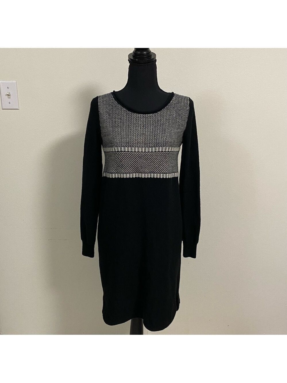 Athleta Dress Women’s Size Small Black 100% Merino Wool Sweater Cloudbreak Dress